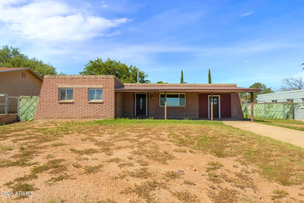 211 N Fairbanks Street, Huachuca City
