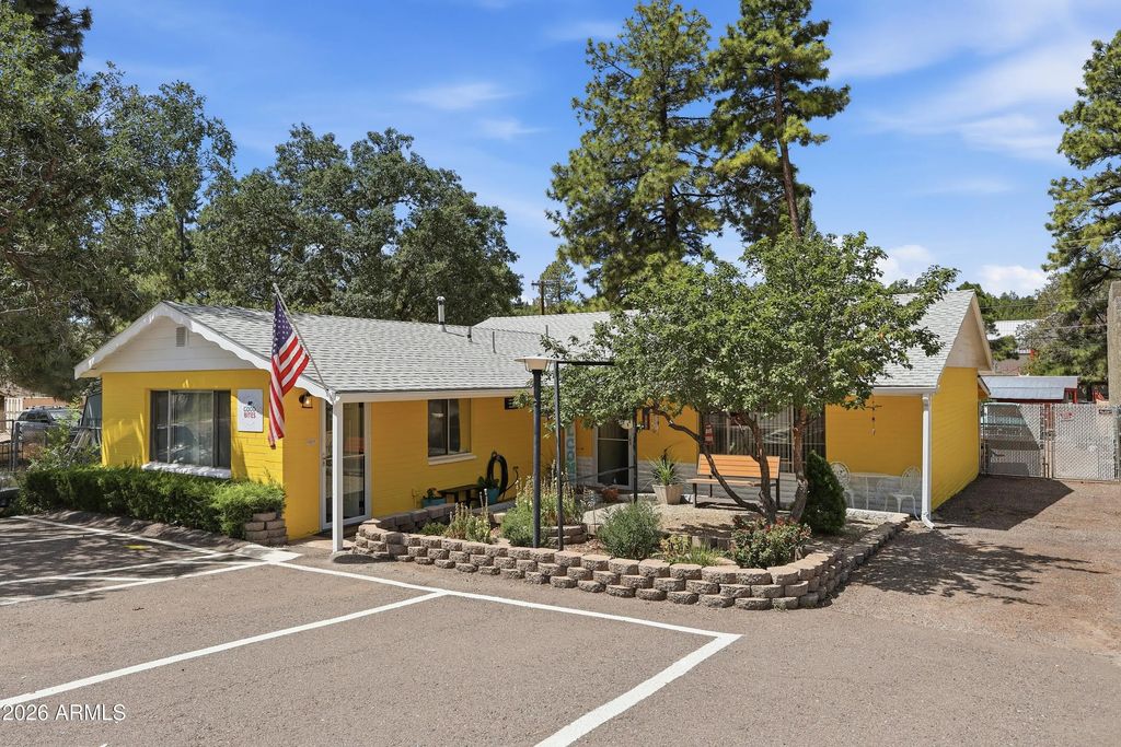 2721 N West Street, Flagstaff