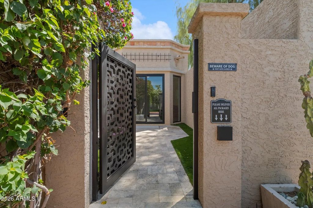 8401 N 84th Place, Scottsdale