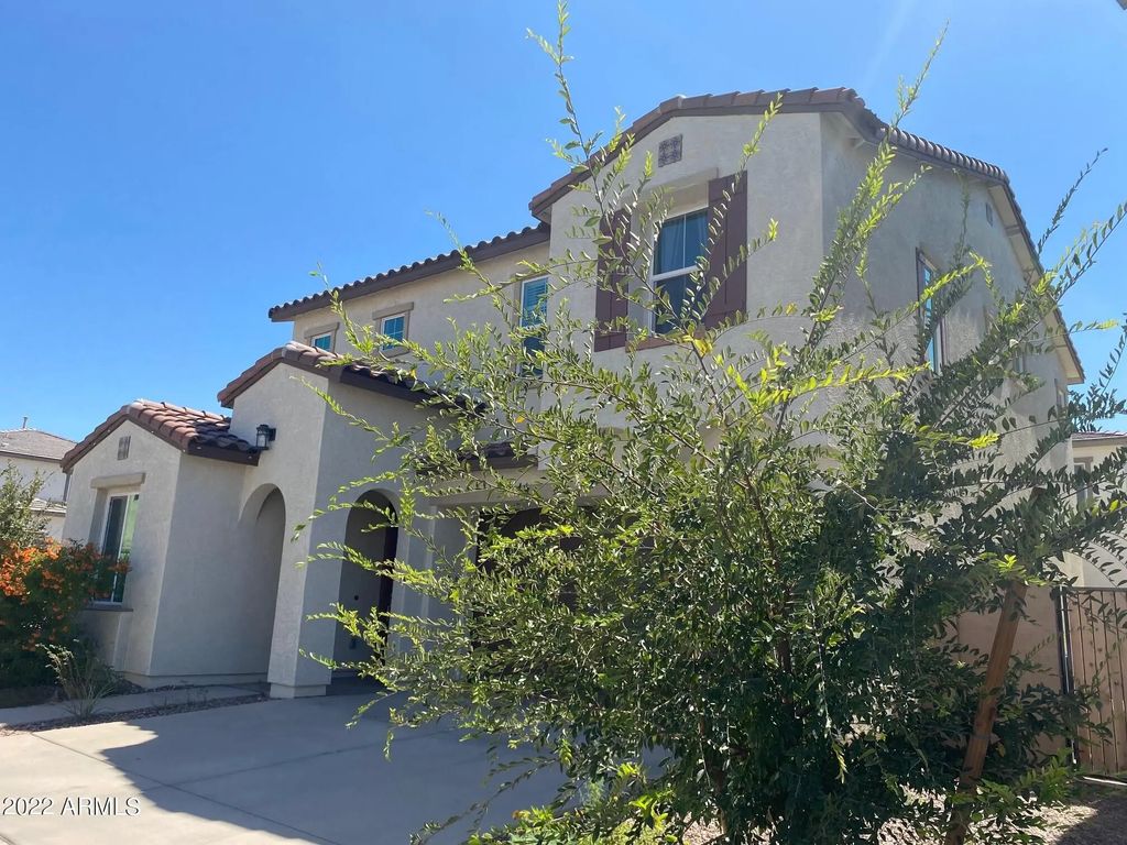 823 W Gail Drive, Chandler