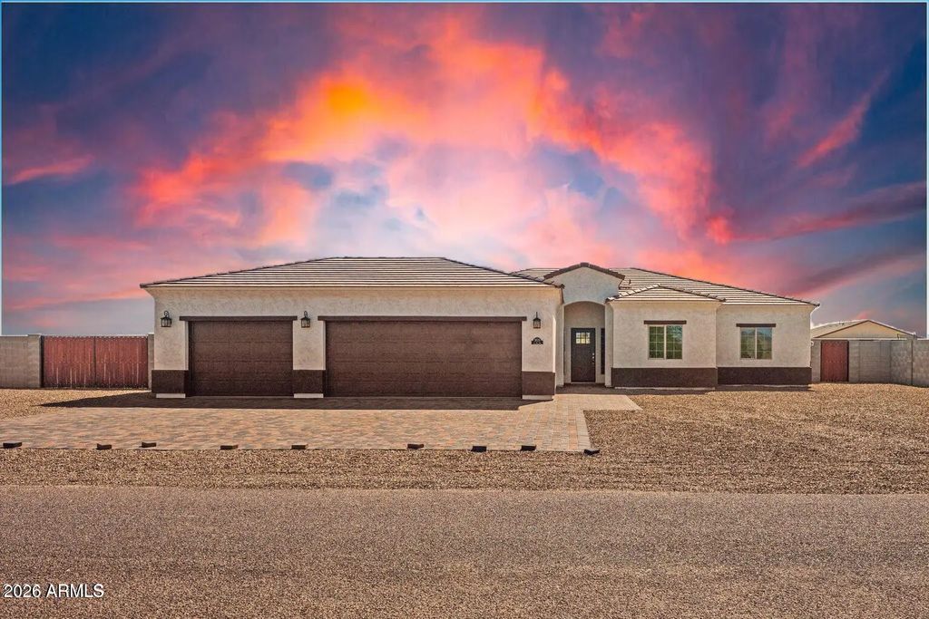 3835 N Hohokam Drive, Eloy