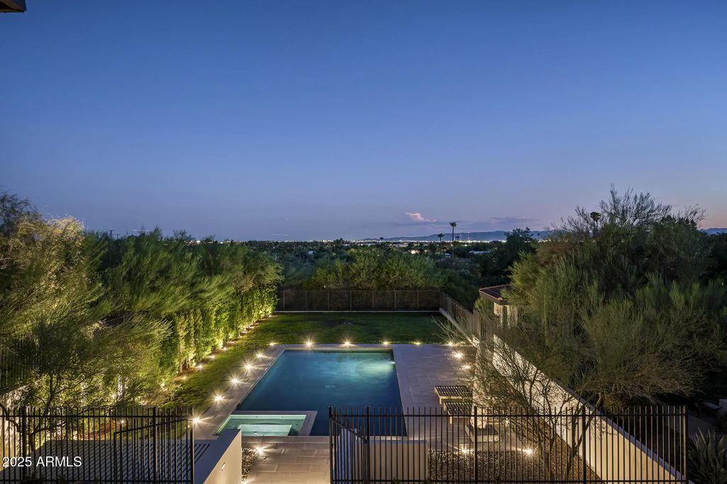 3977 E Paradise View Drive, Paradise Valley