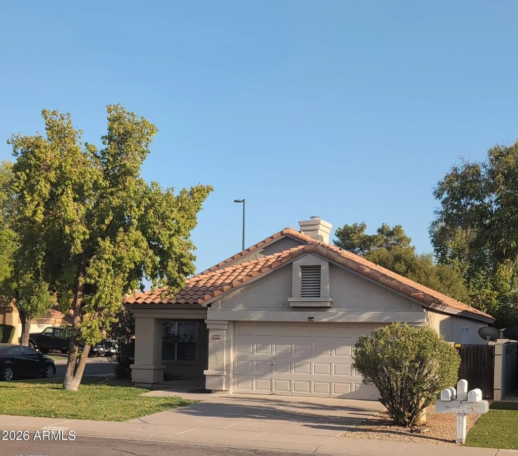 2325 E Lakecrest Drive, Gilbert