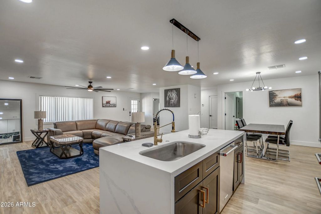 1725 W Mitchell Drive, Phoenix