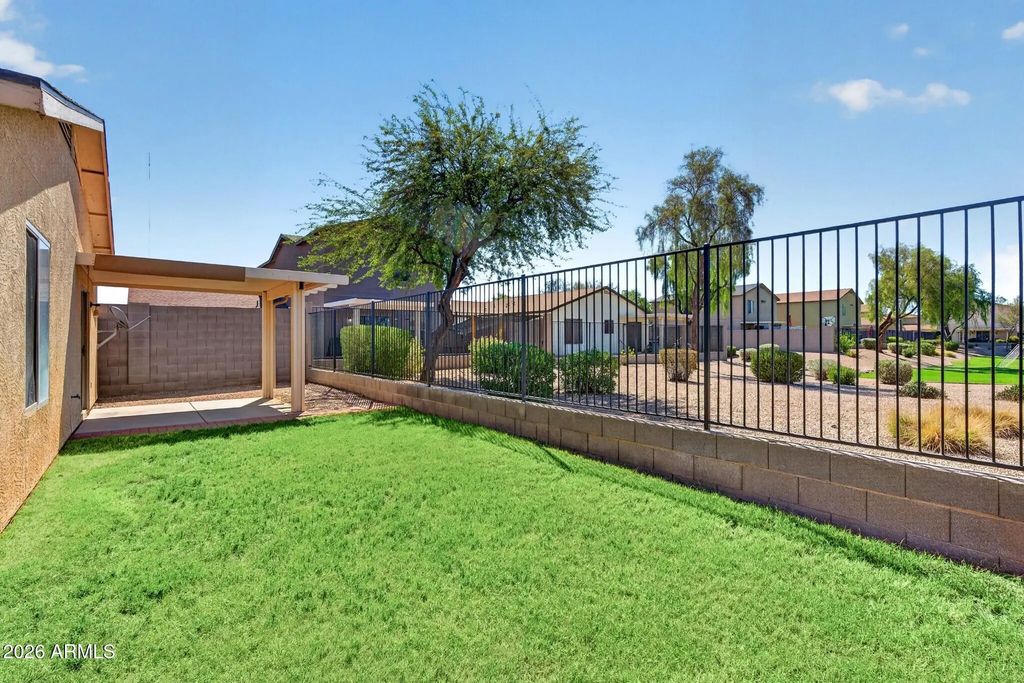 2551 E Meadow Chase Drive, San Tan Valley