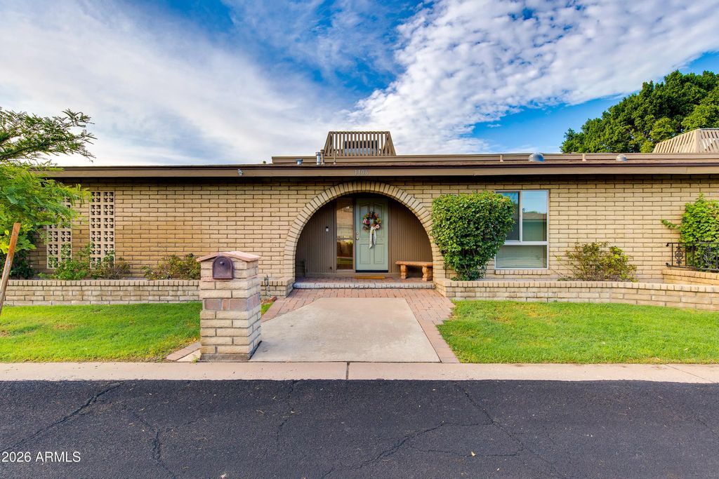 1106 E Wagon Wheel Drive, Phoenix