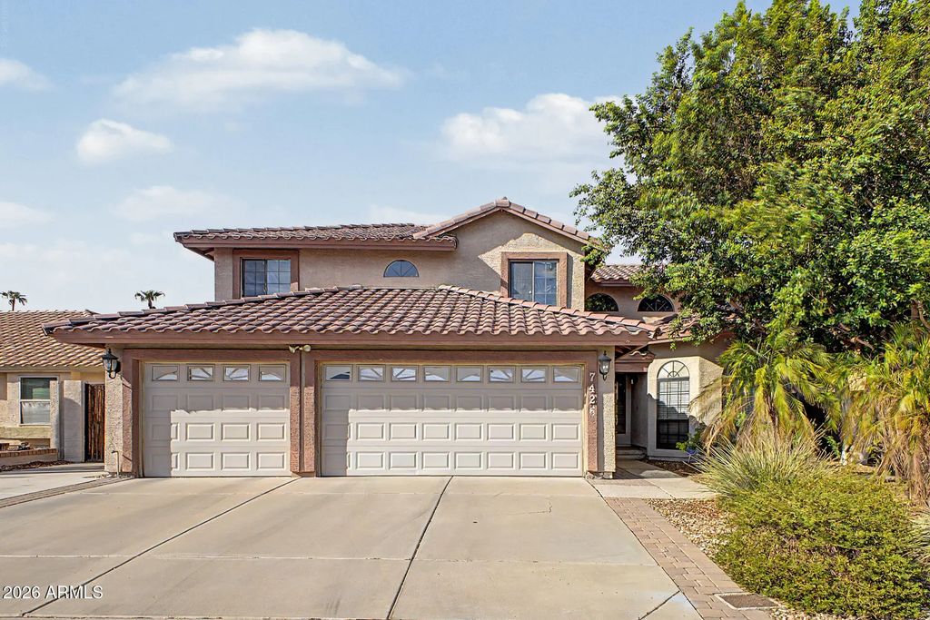7426 W Oraibi Drive, Glendale