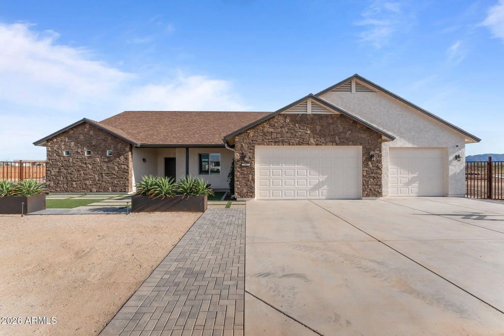 21015 W White Feather Lane, Wittmann