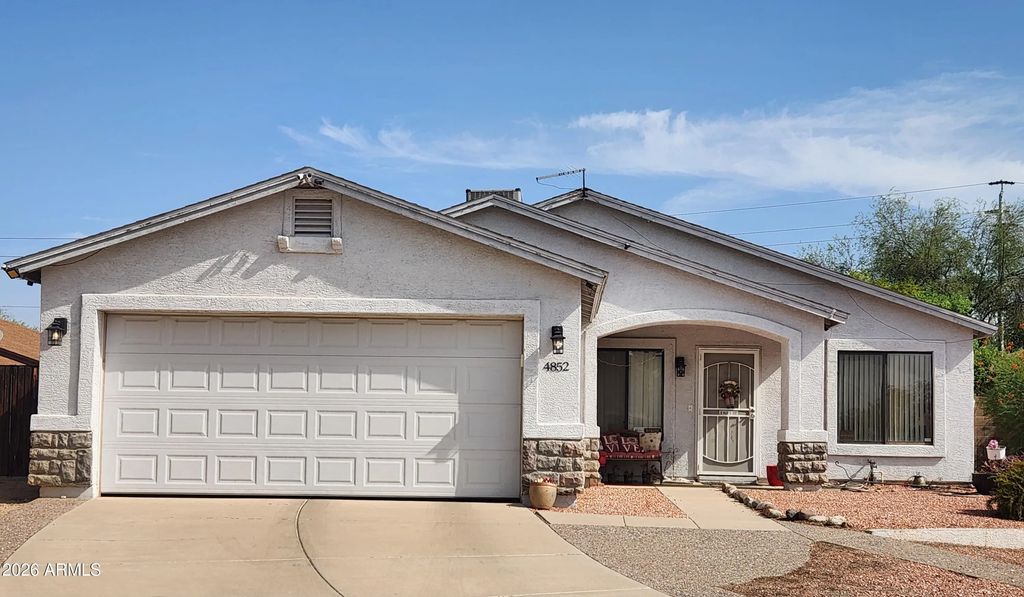4852 W Saint John Road, Glendale