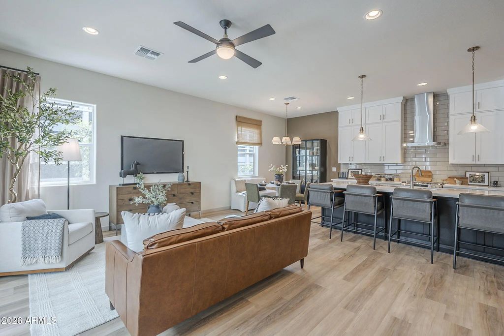 115 W Holcomb Lane, Phoenix