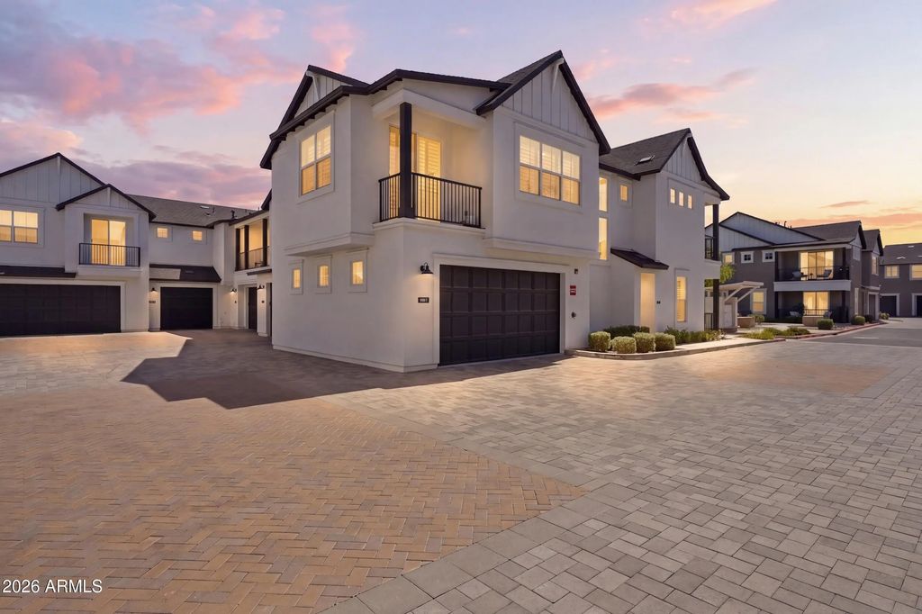 11300 N Casa Dega Drive (unit 1013), Surprise