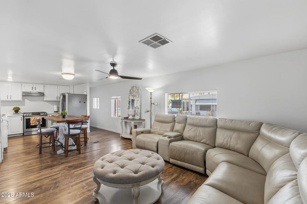 4400 W Missouri Avenue (unit 28), Glendale