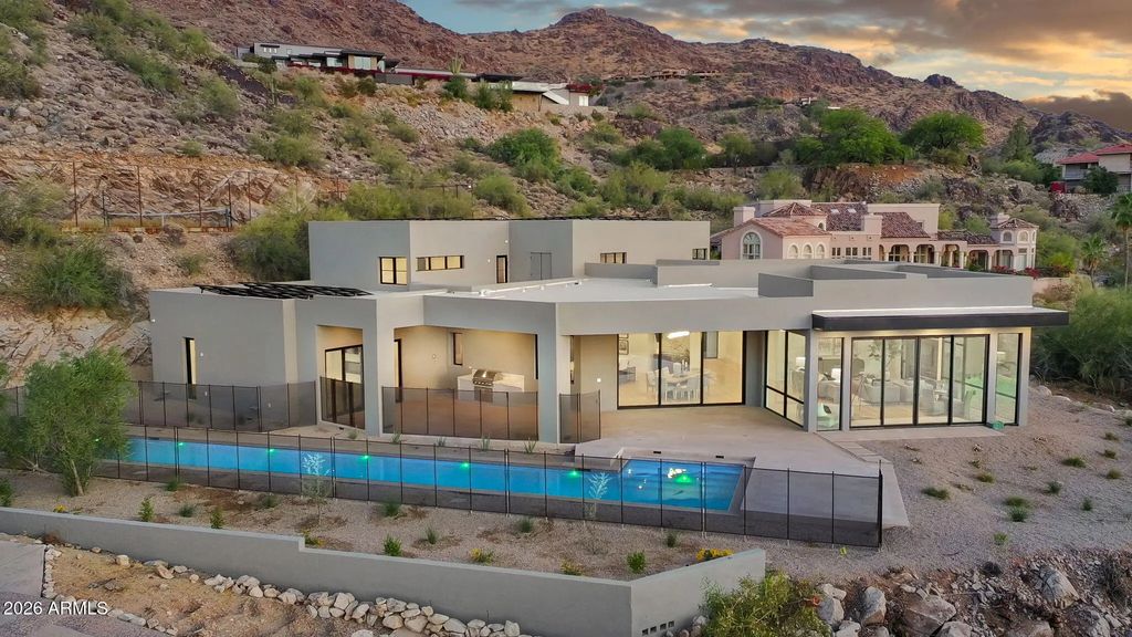 7903 N 54th Place, Paradise Valley
