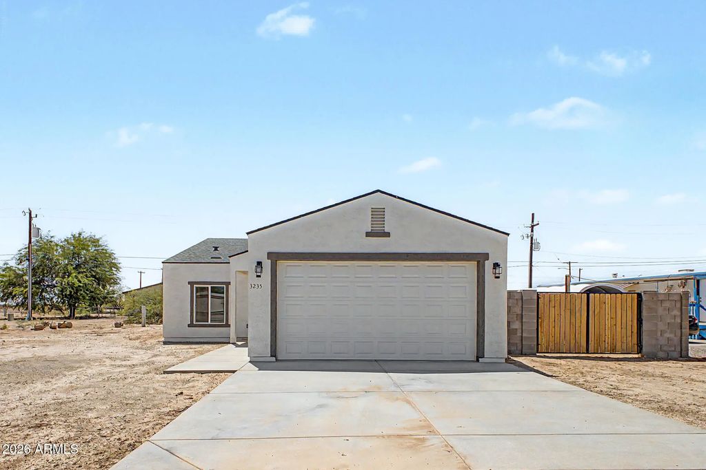 3235 W Vaquero Drive, Eloy