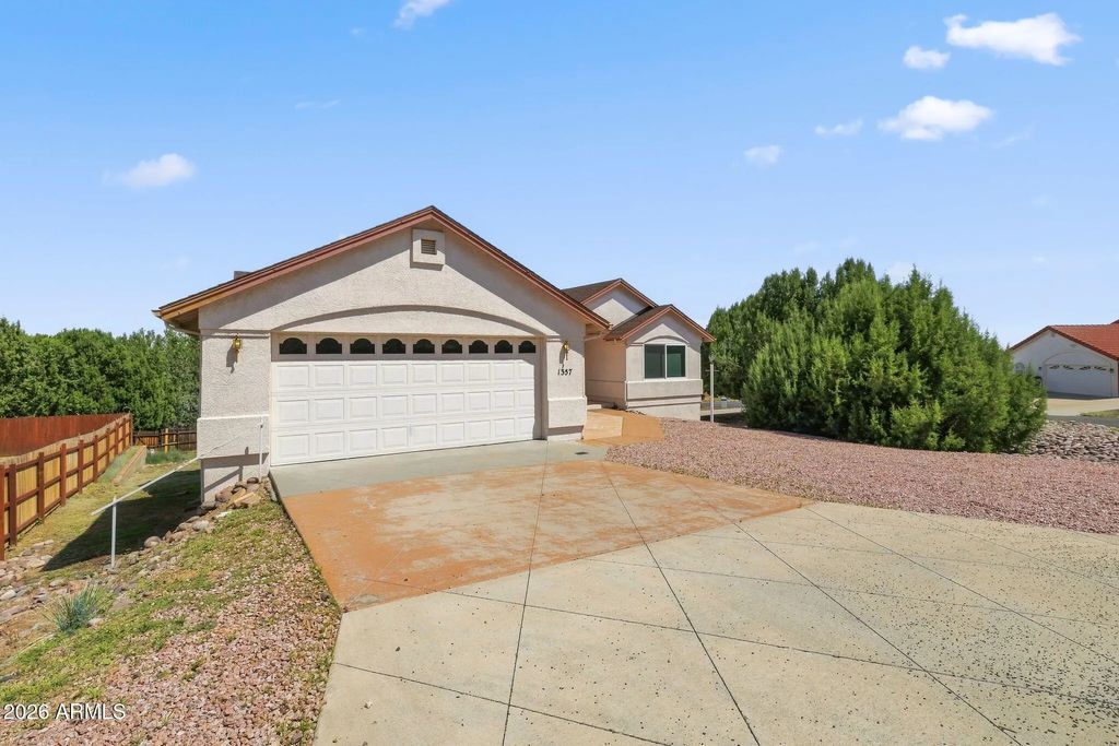 1357 N Rustlers Roost, Dewey