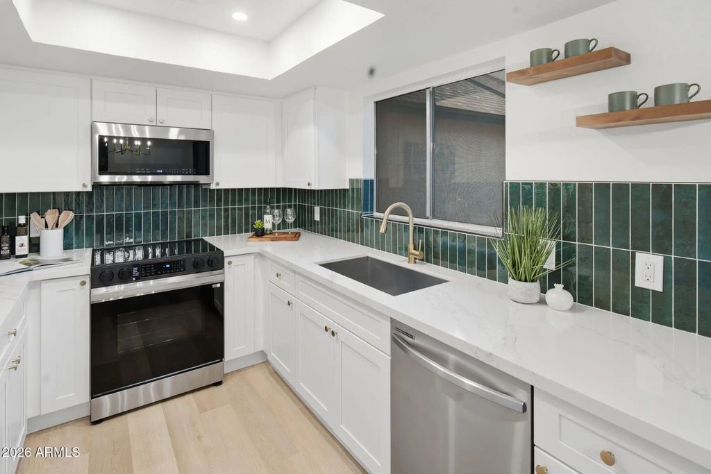 8028 N 48th Avenue, Glendale