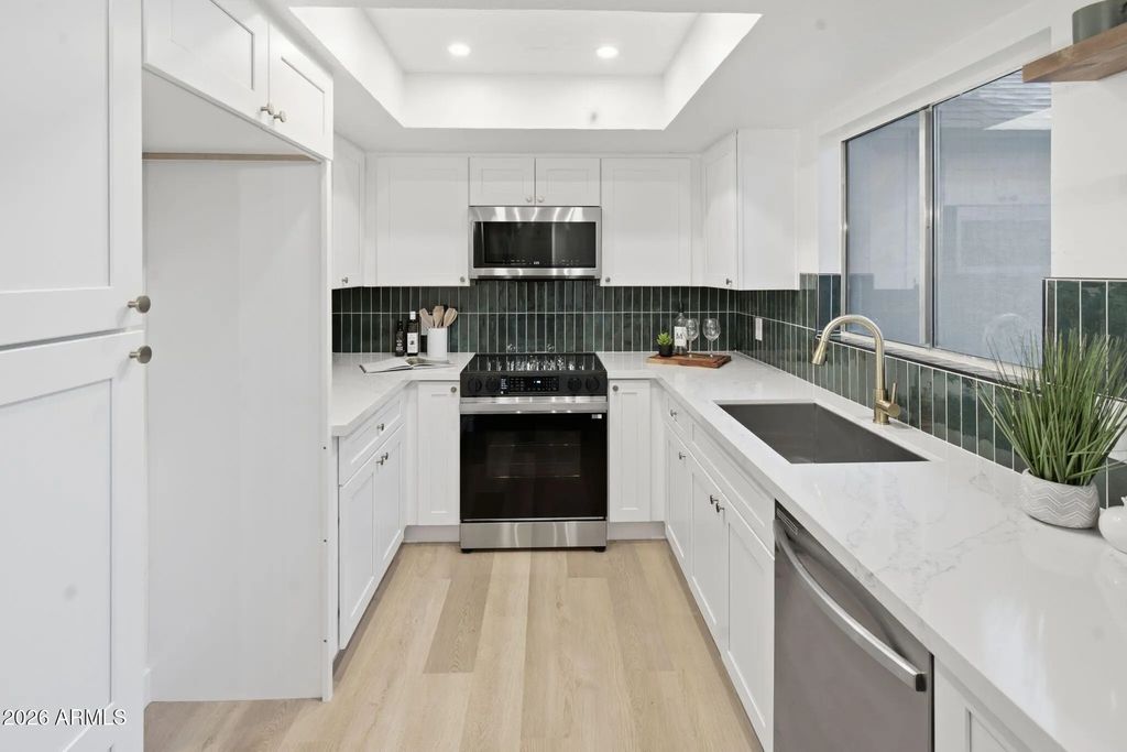 8028 N 48th Avenue, Glendale