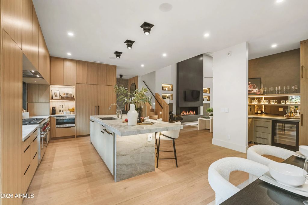 2433 Link Smith, Flagstaff
