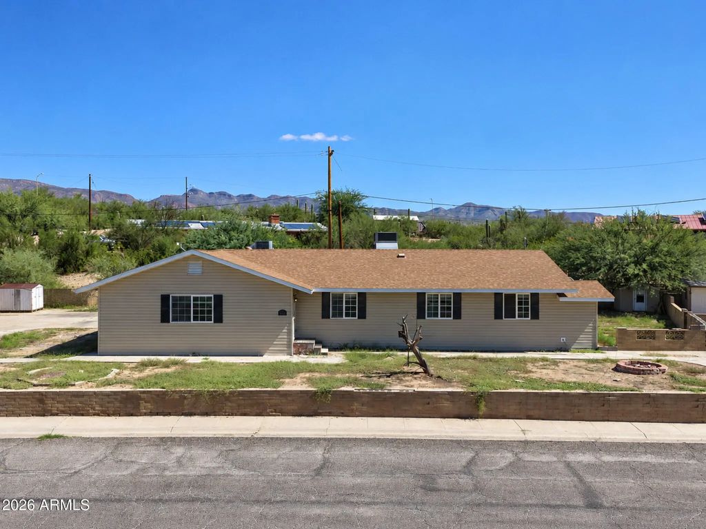 210 W Victoria Circle, Kearny