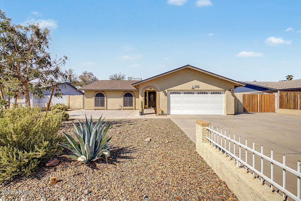 7208 W Sunnyslope Lane, Peoria