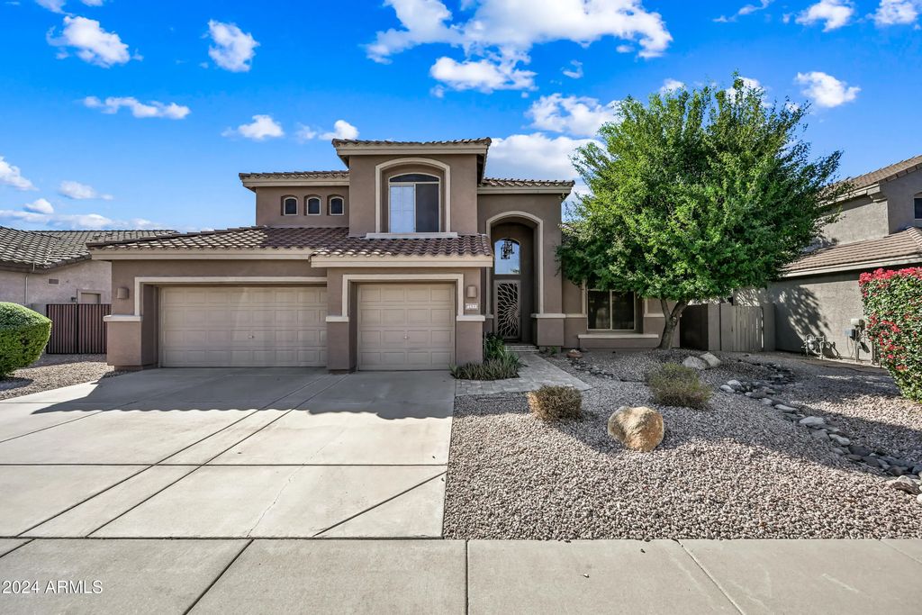 4633 E Robin Lane, Phoenix