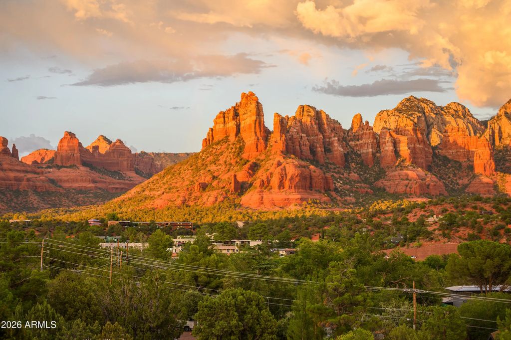 303 Oak Ridge Lane, Sedona