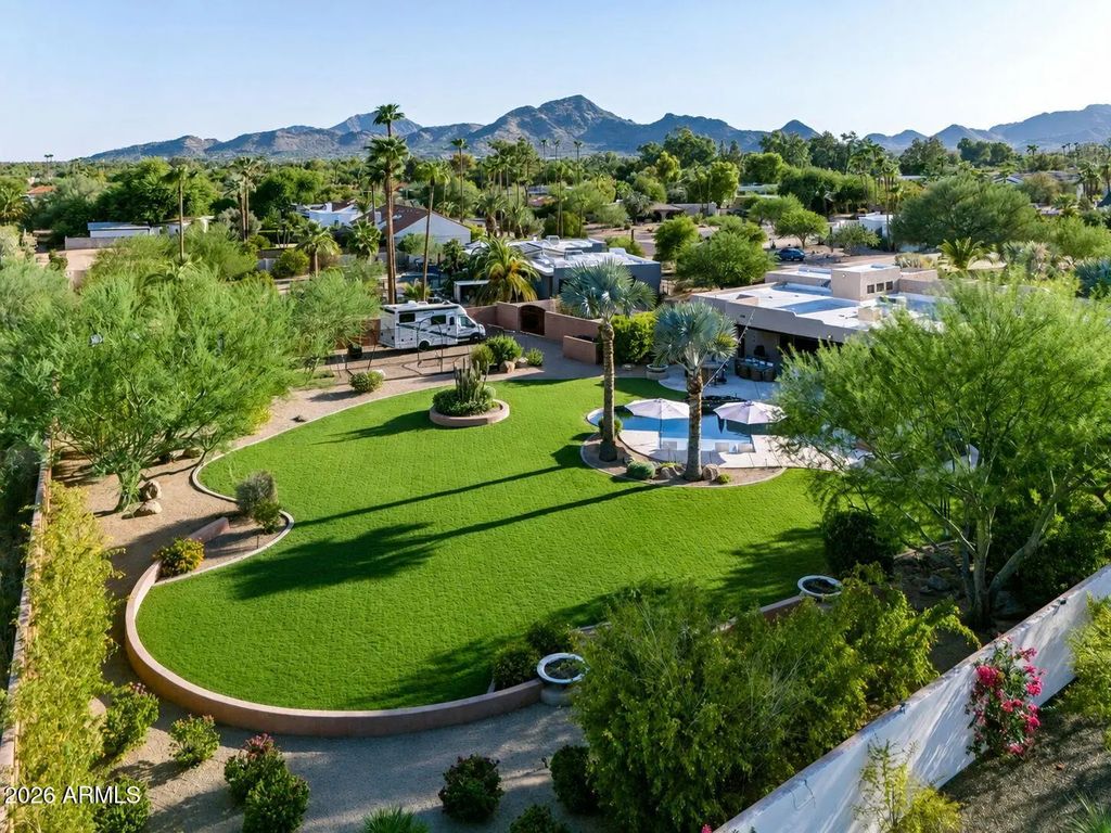 9827 N 65th Place, Paradise Valley