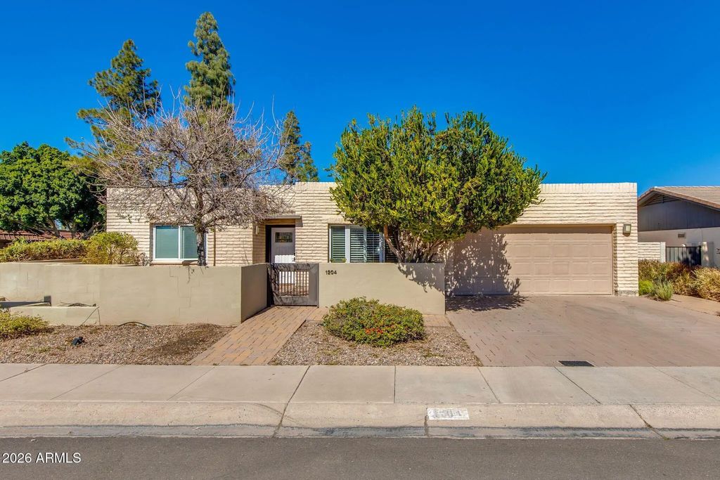1204 E Steamboat Bend Drive, Tempe