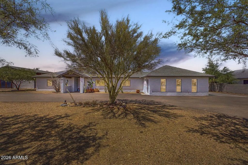 1240 E Paint Your Wagon Trail, Phoenix