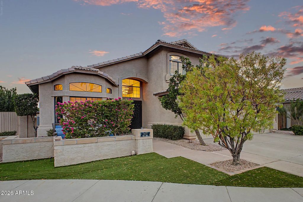 5477 W Quail Avenue, Glendale