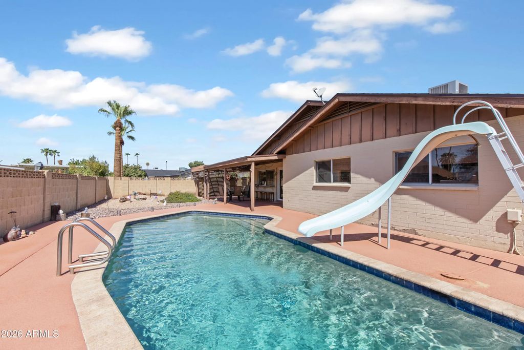 4615 W Hayward Avenue, Glendale