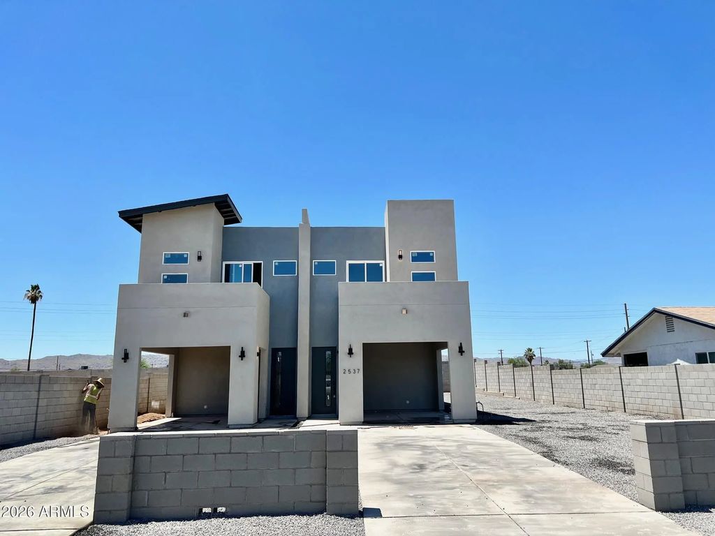 2537 E Southgate Avenue, Phoenix