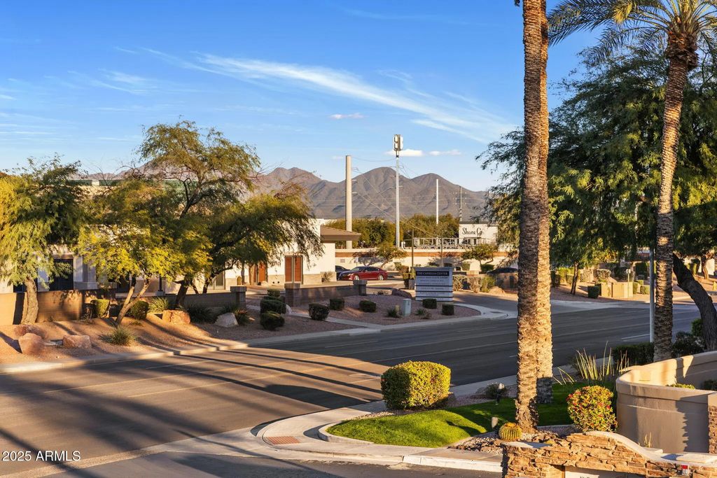 7009 E Acoma Drive (unit 2001), Scottsdale