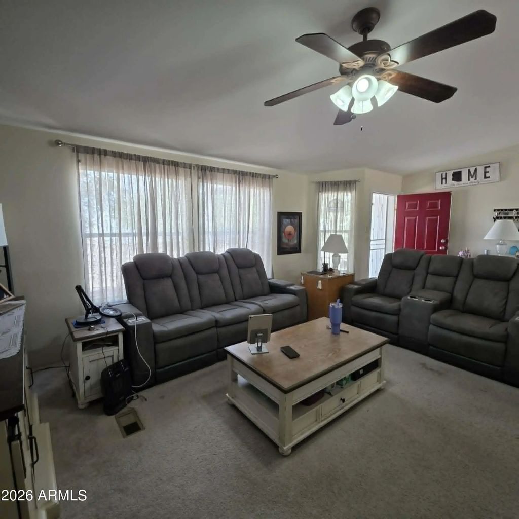 643 W Coachline Lane, Benson