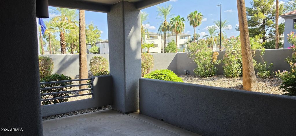 7401 W Arrowhead Clubhouse Drive (unit 1002), Glendale