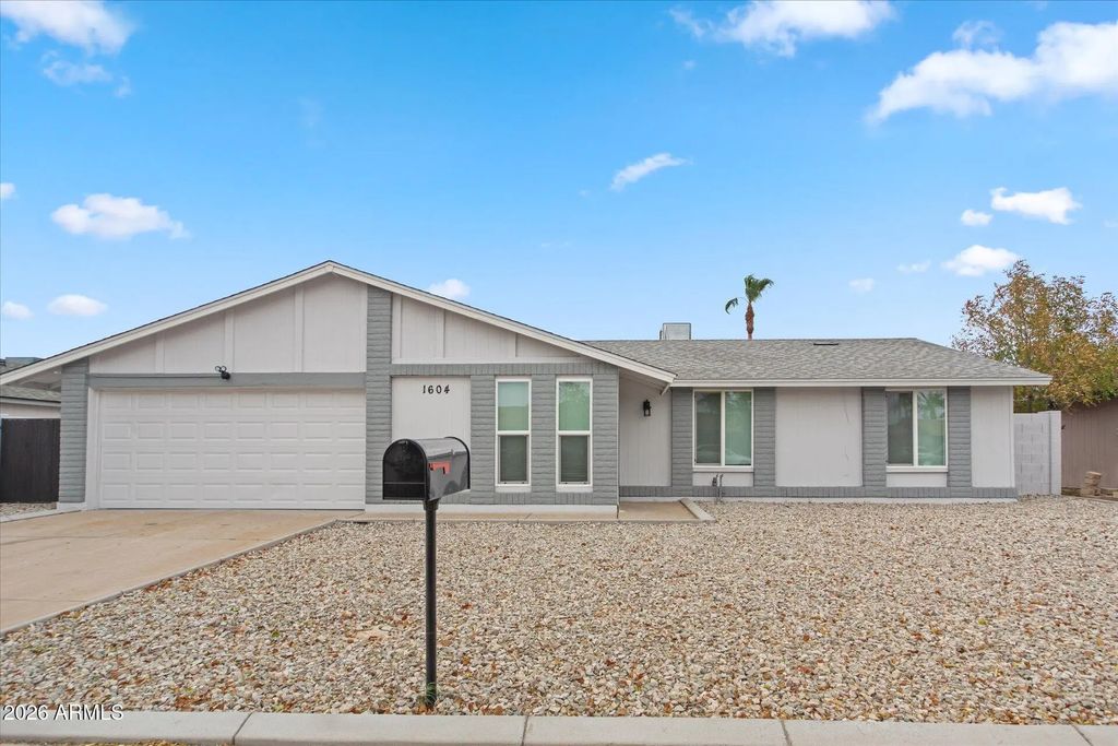 1604 W Colt Road, Chandler