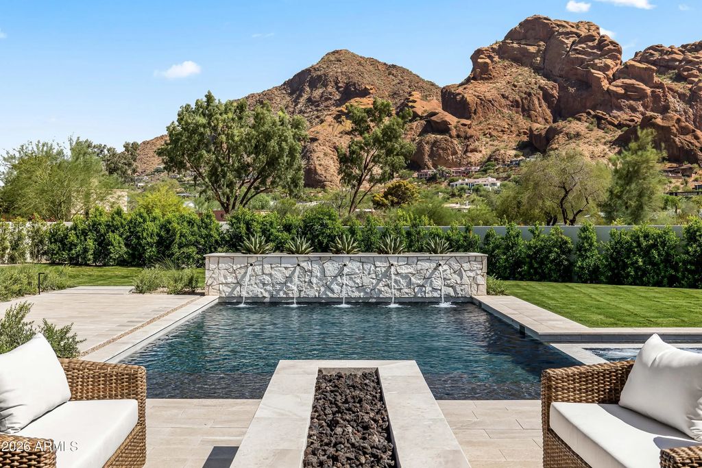 6321 N 48th Place, Paradise Valley