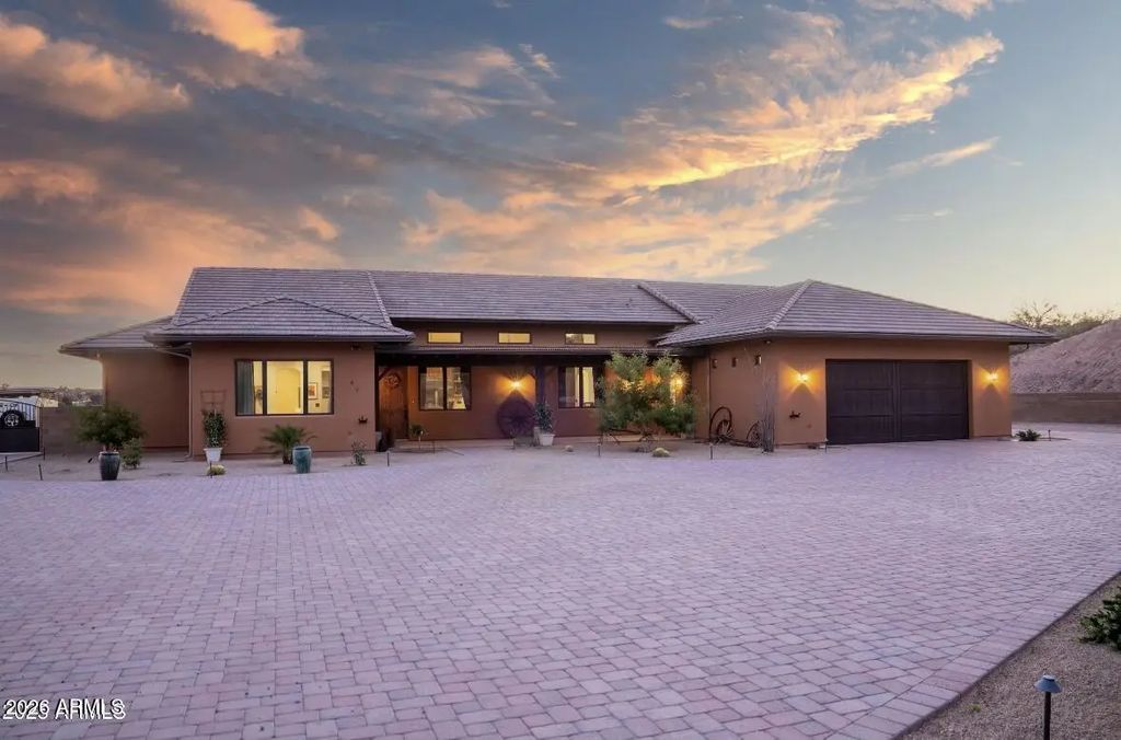 837 W Bralliar Road, Wickenburg