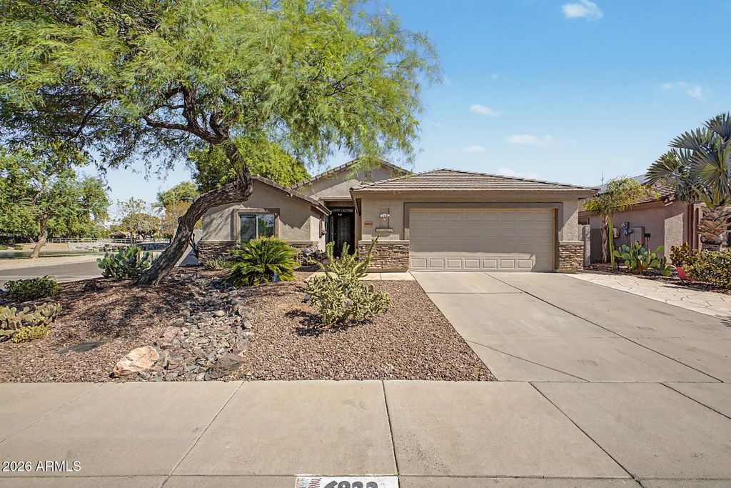 6922 W Monona Drive, Glendale