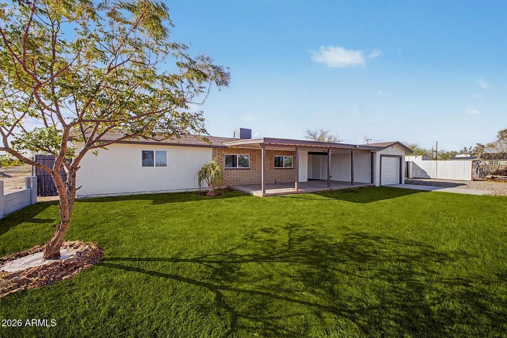 32234 N Center Street, Wittmann