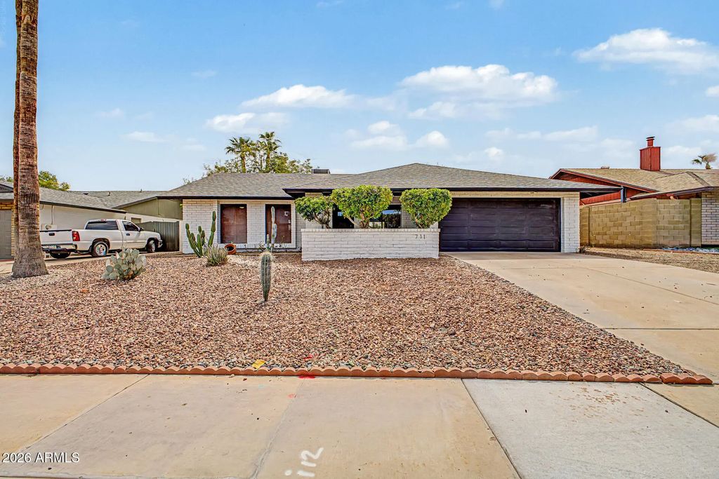 711 W Strahan Drive, Tempe