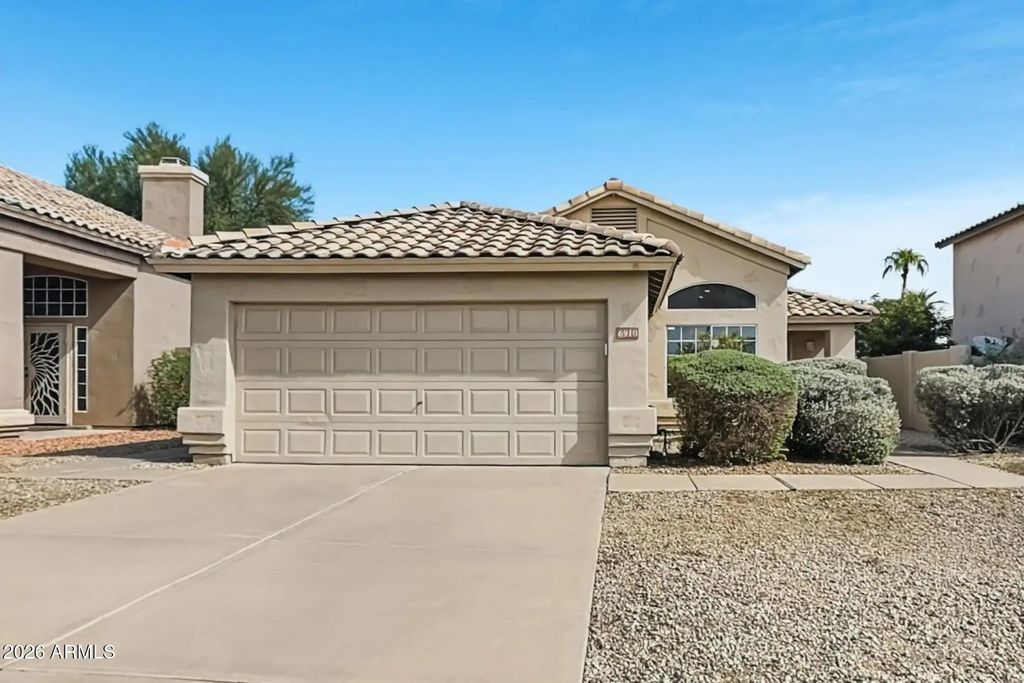 6910 W Via Del Sol Drive, Glendale