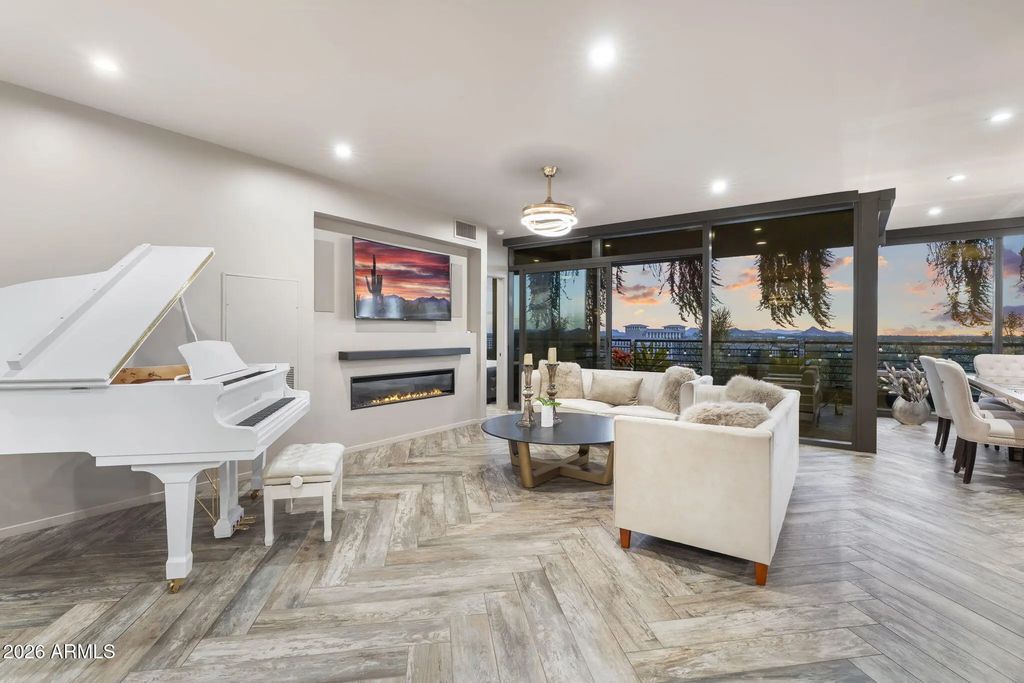 7120 E Kierland Boulevard (unit 915), Scottsdale