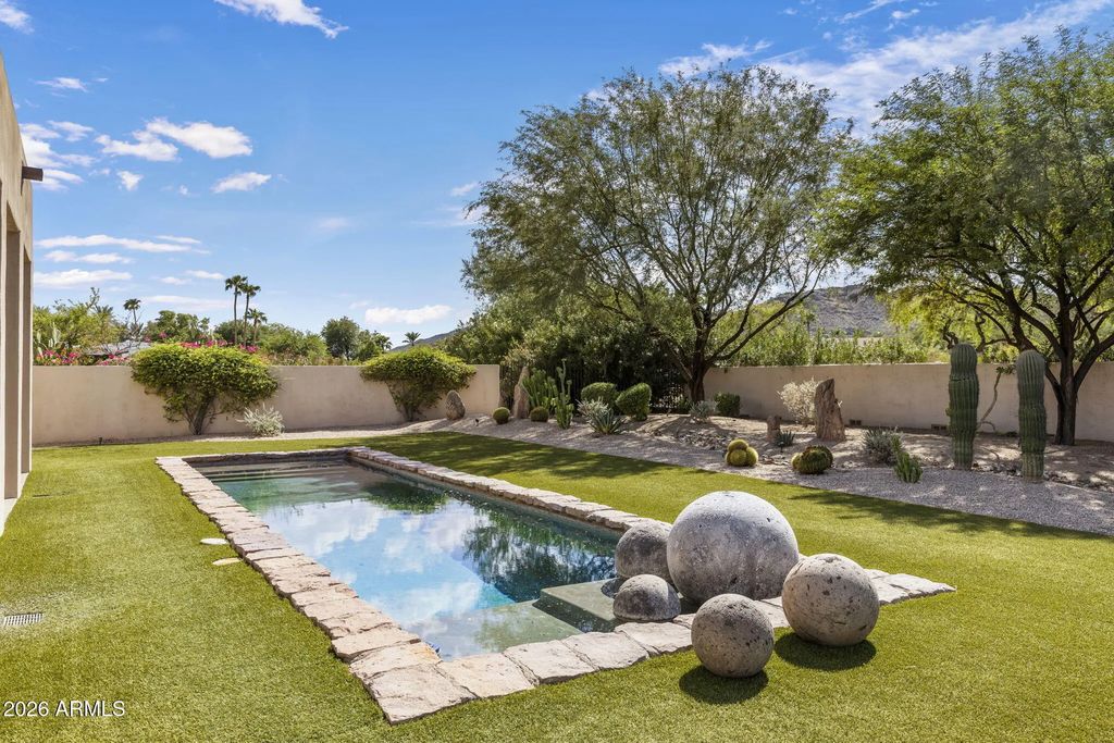 7702 N Mockingbird Lane, Paradise Valley