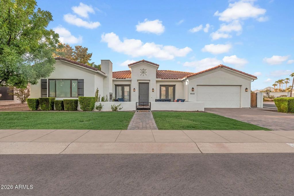 8032 E Del Laton Drive, Scottsdale