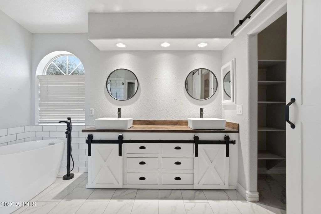 4658 E Kelly Drive, Gilbert