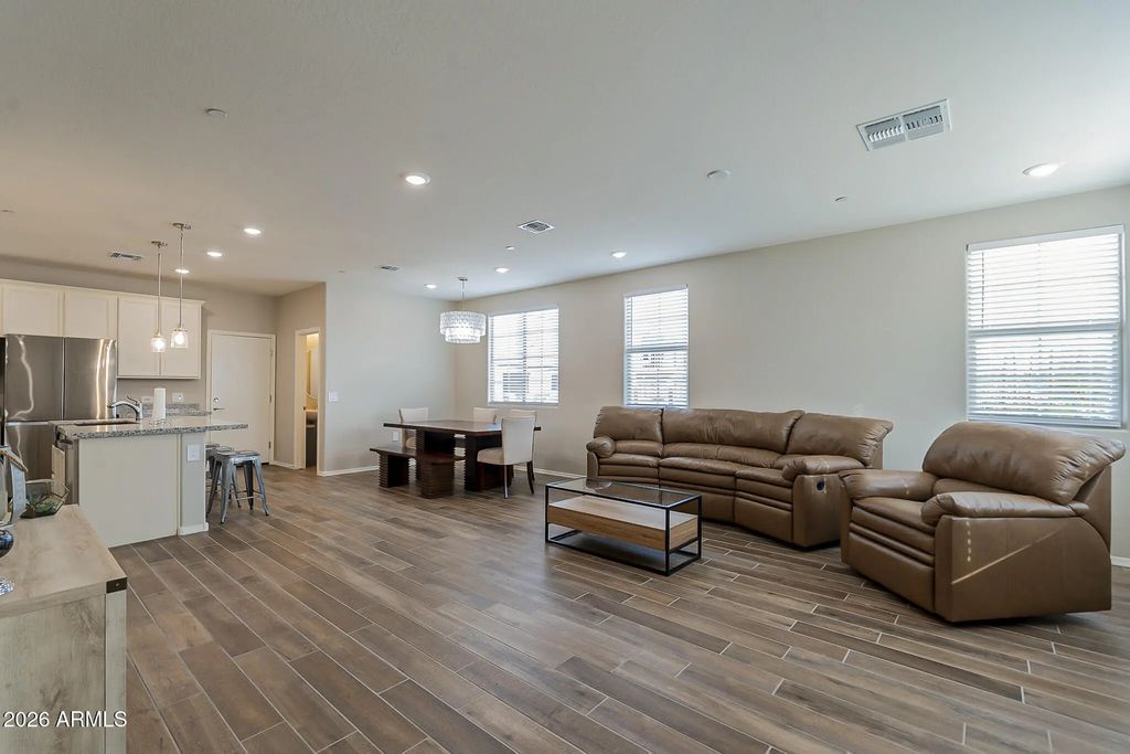 1825 E Hampton Lane (unit 111), Gilbert