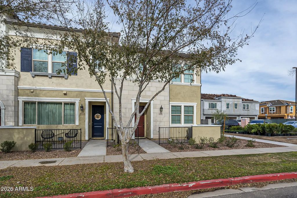 1825 E Hampton Lane (unit 111), Gilbert