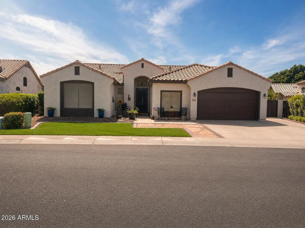 1813 W Goldfinch Way, Chandler