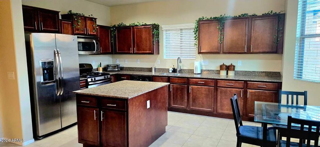 121 W Hackberry Drive, Chandler